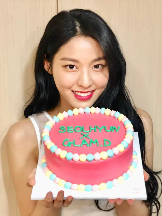 Baru-baru ini, Seolhyun dipercaya menjadi model cover untuk majalah Vogue Korea. Melalui akun Instagram pribadinya, ia mengunggah sebuah foto hasil pemotretan dengan majalah ternama itu. (Foto: instagram.com/sh_9513)