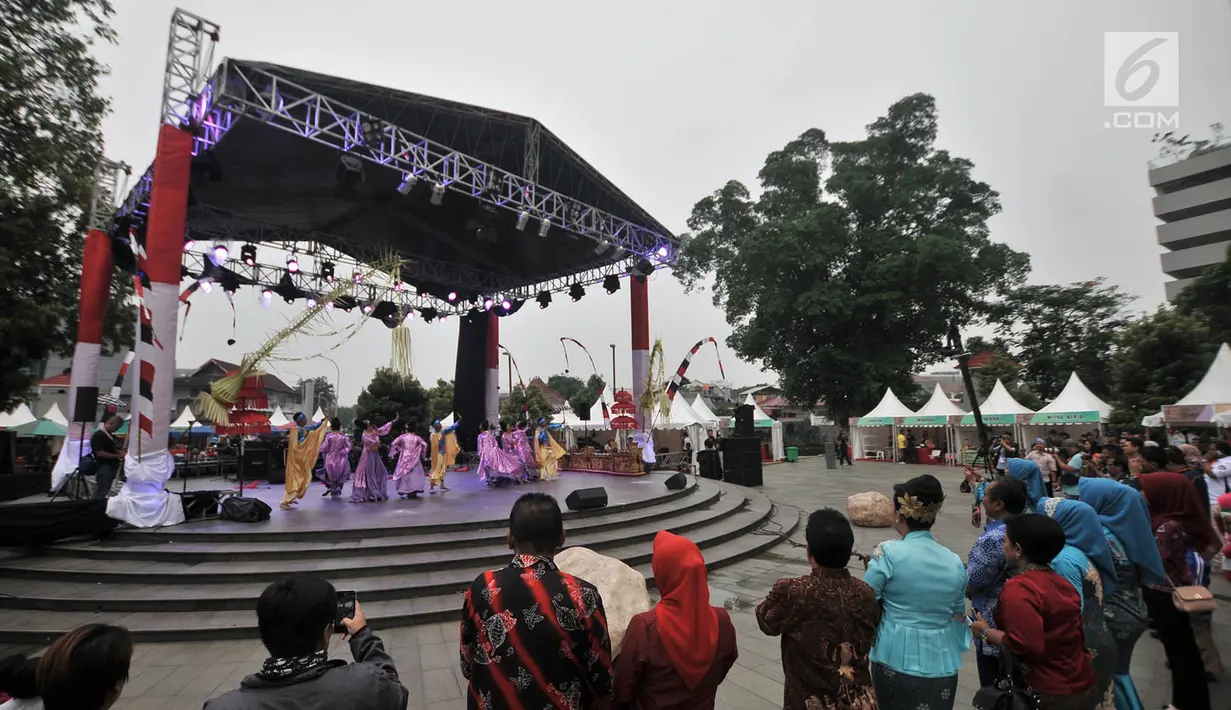 Warga binaan tampil menari saat acara Indonesian Prison Art Festival (IPAFest) 2018 di Taman Ismail Marzuki, Jakarta, Senin (23/4). IPAFest 2018 merupakan festival seni narapidana pertama di dunia. (Merdeka.com/Iqbal S Nugroho)
