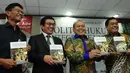 Usai acara, para pembicara dalam bedah buku "Politik Hukum Integratif UMKM" berpose bersama, Jakarta, Senin (29/9/2014) (Liputan6.com/Andrian M Tunay)