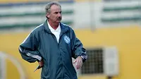 Juara Piala AFF 2014, PSSI Siap Naikkan Gaji Riedl