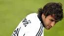 Kapten Real Madrid, Raul menghadiri latihan tim di Madrid pada 30 April 2009. Real Madrid akan menjalani duel El Clasico menghadapi Barcelona pada 2 Mei 2009, partai krusial. AFP PHOTO/PIERRE-PHILIPPE MARCOU