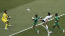 Proses terjadinya gol yang dicetak gelandang Mesir, Mohamed Salah, ke gawang Arab Saudi pada laga grup A Piala Dunia di Volgograd Arena, Volgograd, Senin (25/6/2018). Arab Saudi menang 2-1 atas Mesir. (AP/Darko Vojinovic)