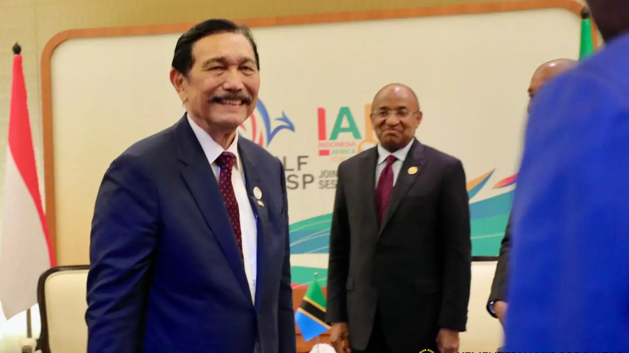 Menteri Koordinator Bidang Kemaritiman dan Investasi Luhut B. Pandjaitan menemui Presiden Zanzibar Hussein Mwinyi dalam Forum Tingkat Tinggi Kemitraan Multi Pihak dan Forum Indonesia-Afrika ke-2 di Bali pada, Senin (02/09/2024). (Dok Kemenko Marves)