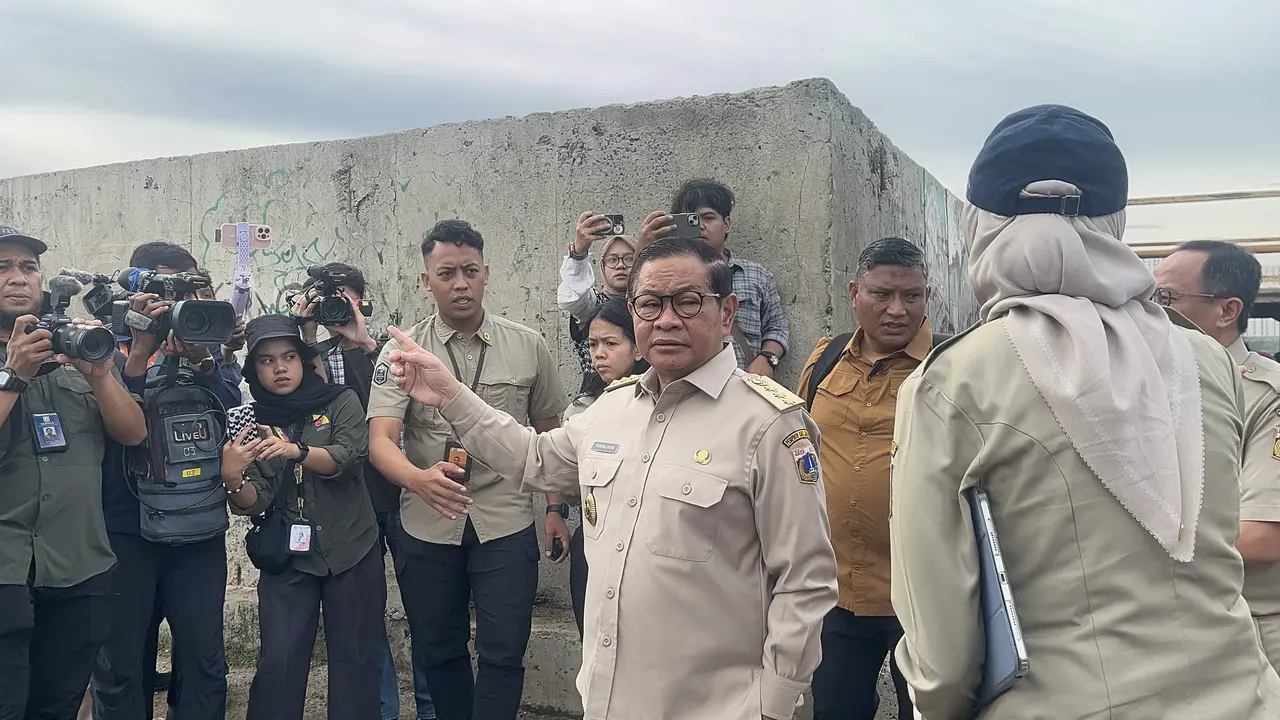 Pramono Cek Tanggul Pengaman Pesisir Pantai