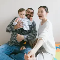 Setelah punya anak, keuangan rumah tangga harus dikelola lebih bijak. Berikut tips-tipsnya. (FOTO: Pexels/meruyet gonullu).