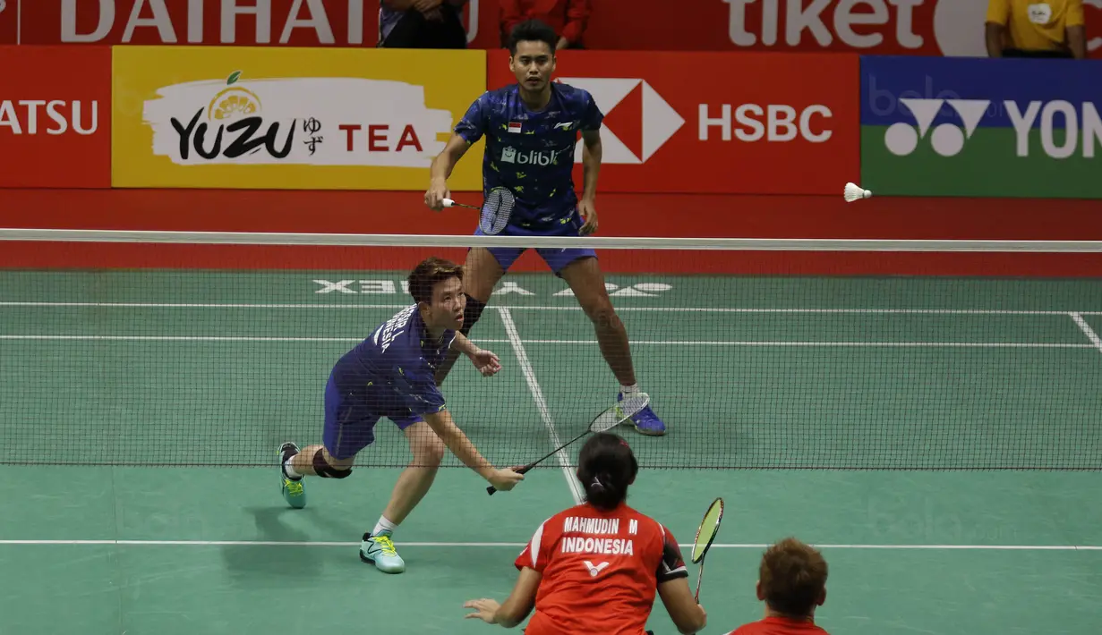 Pasangan Liliyana Natsir dan Tontowi Ahmad, saat melawan Riky Widianto dan Masita Mahmudin pada laga Indonesia Masters 2018 di Istora Senayan, Selasa (23/1/2018). Liliana/Tontowi menang 23-21 dan 21-17 atas Riky/Masita. (Bola.com/M Iqbal Ichsan)