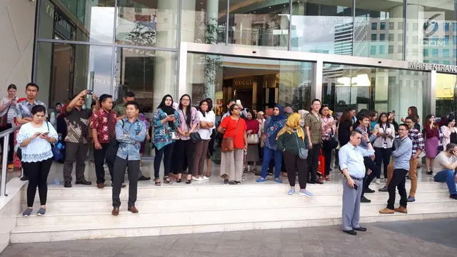 Jakarta Digoyang Gempa, Karyawan Berhamburan