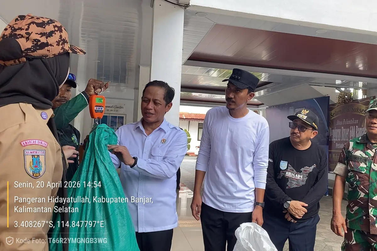 Menteri LH/Kepala BPLH atau Menteri Lingkungan Hidup/Kepala Badan Pengendalian Lingkungan Hidup Hanif Faisol Nurofiq.