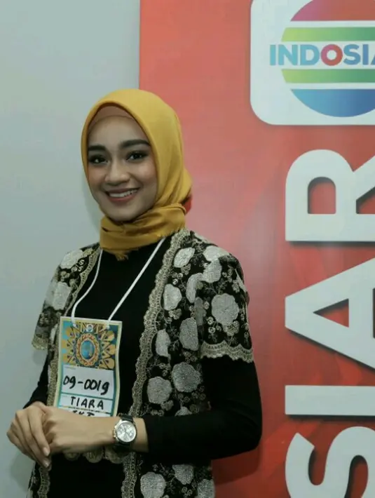 Di audisi yang digelar di FX Sudirman, Jakarta Pusat, tampak antusias tinggi dari peserta yang memadati lokasi sejak pagi. Hadir dengan membawa senjata tempurnya untuk mengikuti serangkaian tes dan bertemu dewan juri. (Galih W. Satria/Bintang.com)