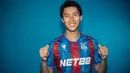 Gelandang serang berusia 28 tahun, Daichi Kamada baru saja didatangkan Crystal Palace dari Lazio pada awal musim 2024/2025 dengan status bebas transfer. The Eagles mengikatnya selama dua tahun hingga ahir musim 2025/2026. (cpfc.co.uk)