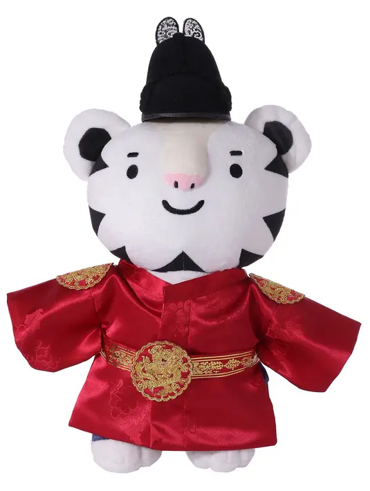Tak hanya itu saja, Xiumin juga membeli boneka Soohorang yang mengenakan hanbok, hiasan kulkas chimaek, dan sarung tangan. (Foto: ebay.com)