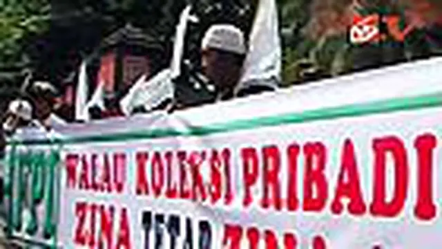 Front Pembela Islam mengecam beredarnya video porno mirip artis Ariel "Peterpan", Luna Maya, dan Cut Tari dengan berunjuk rasa di depan Polda Metro Jaya. Massa FPI mendesak polisi menahan ketiga artis tersebut.