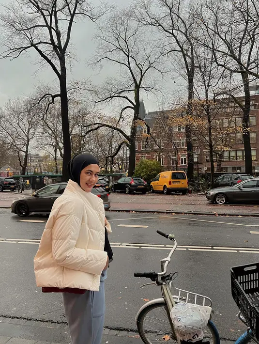 <p>Paula Verhoeven ahirnya mengunggah momen indahnya di Belanda meski kedua anaknya tidak ikut serta. (Foto: Instagram/ paula_verhoeven)</p>