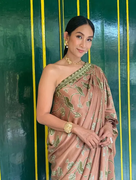 Selama berkarier, Happy Salma sudah mendapatkan banyak penghargaan dari insan perfilman. (FOTO: instagram.com/happysalma)