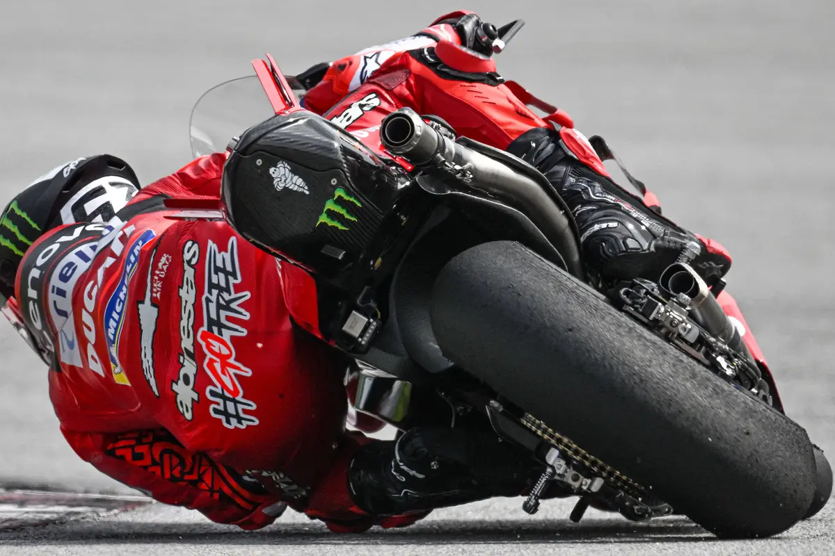 Foto: Kesibukan Pebalap MotoGP saat Hari Pertama Tes Pramusim di Malaysia, Bezzecchi Tercepat dengan Ducati Desmosedici