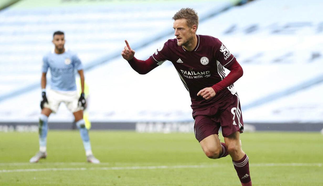 1. Jamie Vardy (Leicester City) - Peraih gelar top skor Premier League musim lalu ini mencetak hattrick kala timnya mempermalukan Manchester City. Kini Vardy telah mengoleksi 5 gol dan berada di posisi teratas daftar top skor sementara Liga Inggris. (Catherine Ivill/Pool via AP)