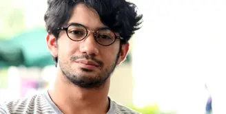 Sampai ke puncak tertinggi karirnya, Reza Rahadian sudah mengalami masa sulit, yaitu sempat ditolak dalam sebuah casting. Tetapi menurutnya, itu adalah hal yang biasa saja dalam kehidupan.