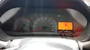 Instrumen cluster Ayla Tipe R masih menggunakan konfigurasi dua buah dial tachometer dan speedometer yang dilengkapi dengan Multi-Information Display (MID) untuk memberikan informasi seputar mobil.