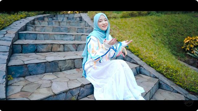 6 Potret Nissa Sabyan di Single Terbaru 'Ya Romadhon', Outfitnya Banjir Pujian