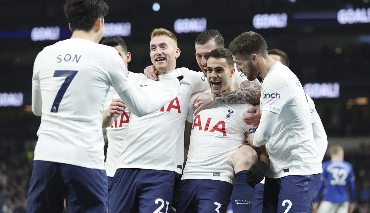 Tottenham Hotspur berada diurutan keenam sebagai klub dengan pengeluaran terbesar untuk gaji pemain. Manajemen The Lilywhites harus mengeluarkan dana sebesar 355 Juta Pounds atau Rp3,89 Triliun Per Tahun untuk upah para pasukan Antonio Conte. (AP/Ian Walton)