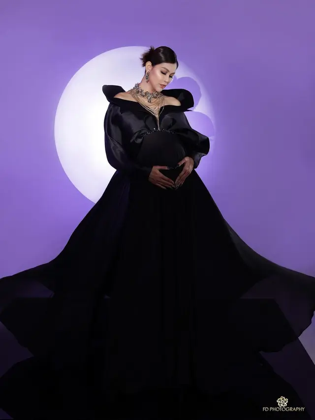 6 Potret Maternity Shoot Bunga Jelitha di Kehamilan Kedua, Menawan