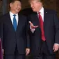 Presiden AS, Donald Trump berbincang dengan Presiden China, Xi Jinping di resor Mar a Lago, Florida, Kamis (6/4). Isu perdagangan dan Korea Utara (Korut) diperkirakan akan menjadi isu utama pembahasan kedua pemimpin negara tersebut. (AFP Photo/JIM WATSON)