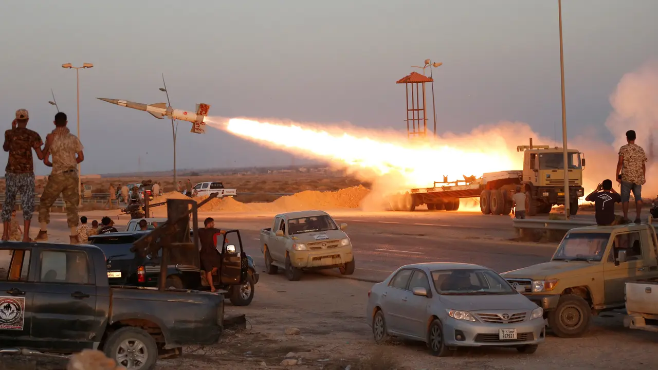 20160805-Roket-Pasukan-Libya-Gempur-ISIS-Reuters