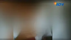 Ketujuh siswa tampak lihai dalam memasukkan dan mengeluarkan asap lewat hidung dan mulut layaknya orang dewasa.