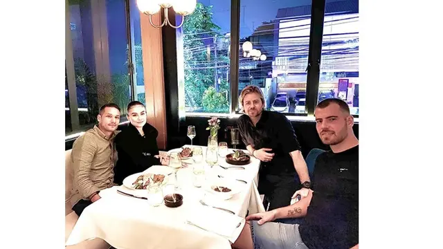 7 Potret Raphael Maitimo, Eks Timnas yang Dikabarkan Dekat dengan Agnez Mo