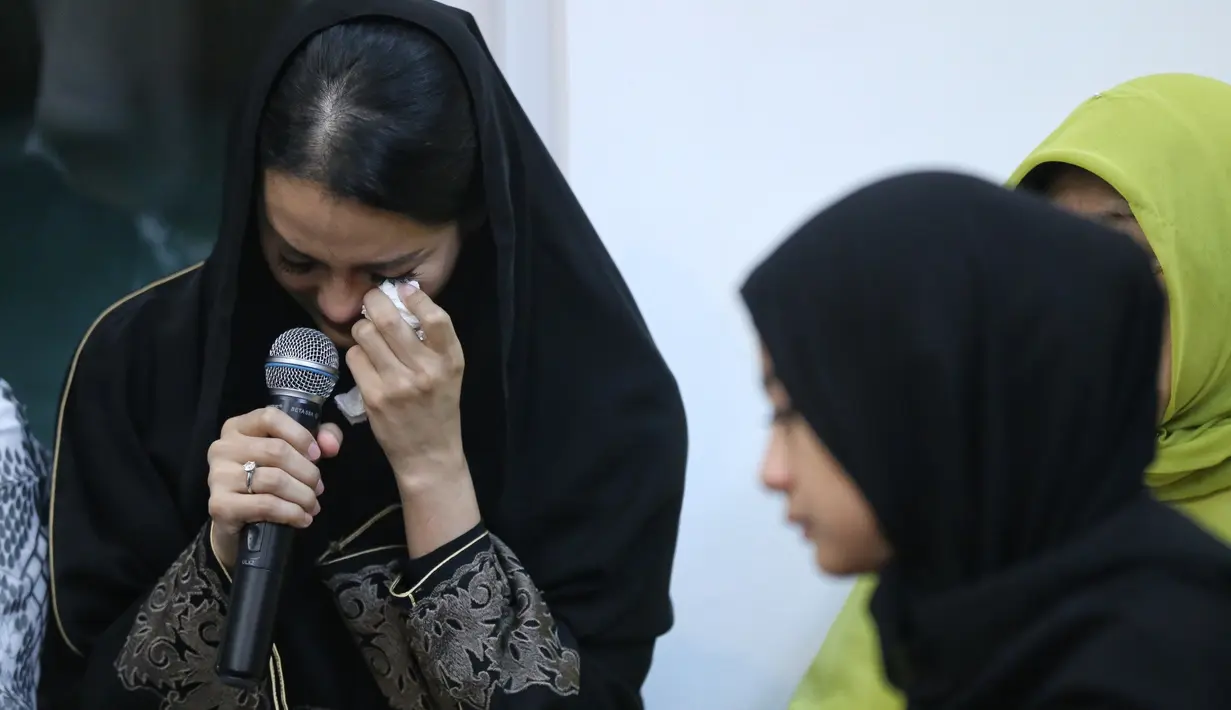 "Tapi kondisinya sekarang ini sudah lebih baik. Kalau sedih pasti masih ada, cuma sekarang aku udah bisa mengontrol. Keadaanya sekarang jauh lebih bisa menerima semuanya," terangnya. (Adrian Putra/Bintang.com)