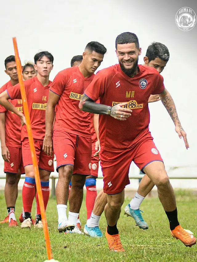 6 Potret Diego Michiels saat Latihan Bersama Tim Arema FC, Perkuat Bek Kanan