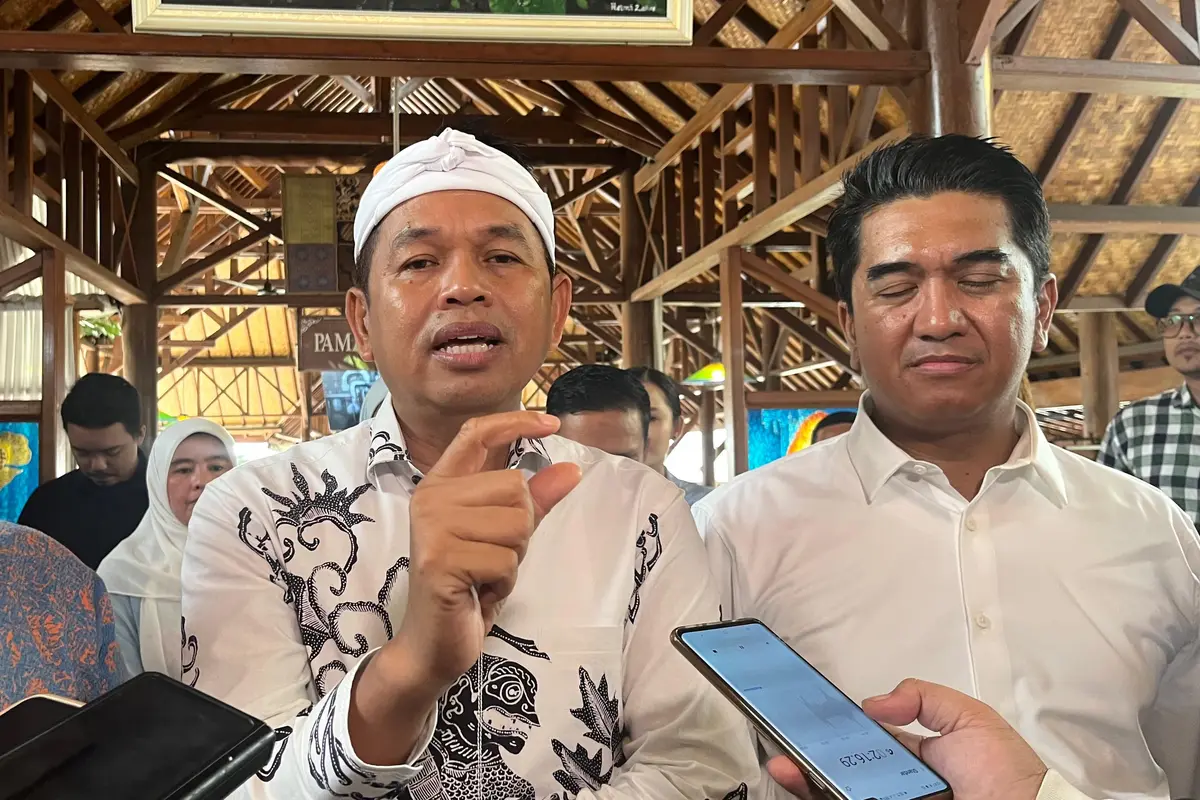 Gubernur Jawa Barat terpilih, Dedi Mulyadi menemui Wali Kota Depok terpilih, Supian Suri di salah satu rumah makan kawasan Universitas Indonesia. (Liputan6.com/Dicky Agung Prihanto)