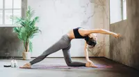 Ilustrasi perempuan sedang yoga. (Foto: Elina Fairytale)
