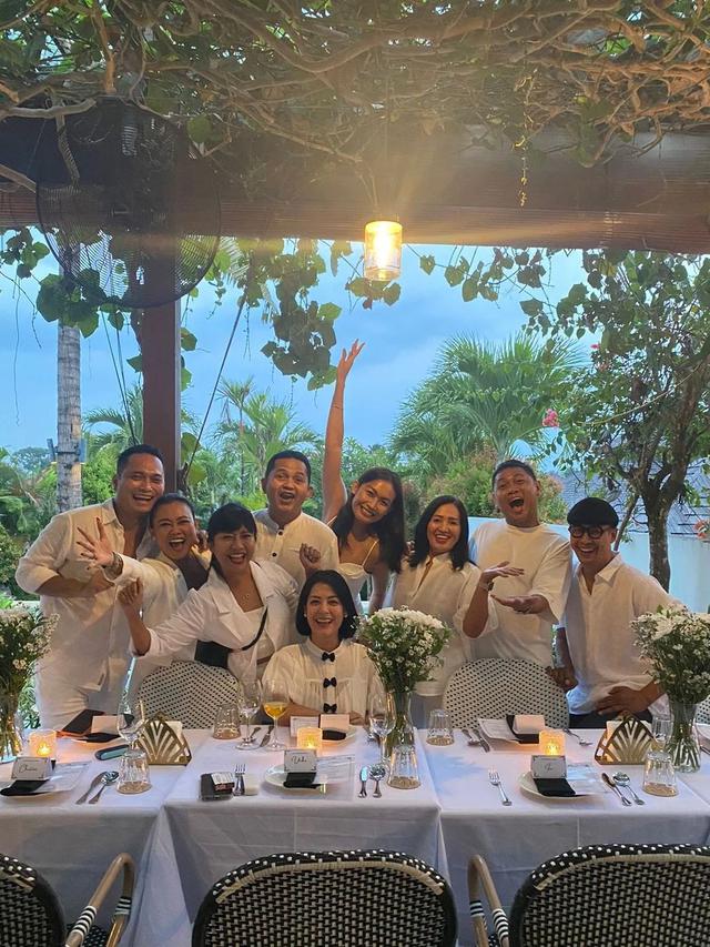 Rayakan Bersama Sahabat, Ini 6 Potret Pesta Ulang Tahun Lulu Tobing ke 45