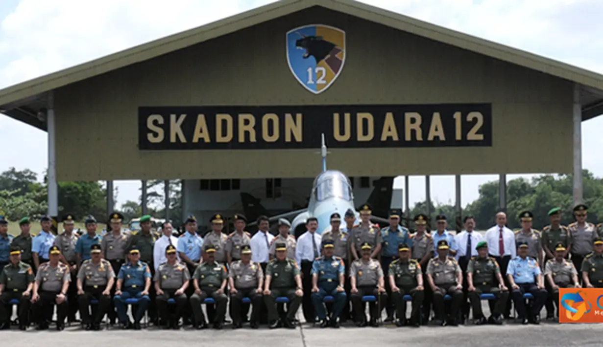 Citizen6, Pekanbaru: Usai acara rombongan Panglima TNI dan Kapolri berfoto sebelum kembali ke Jakarta. (Pengirim: Badarudin Bakri)