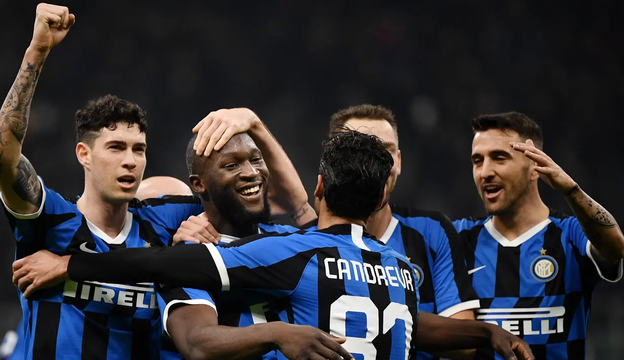 3. Inter Milan - La Beneamata saat ini sedang berupaya untuk melunasi utang yang telah menjeratnya selama bertahun-tahun. Inter Milan mempunyai utang sebesar 461 juta euro. (AFP/Marco Bertorello)