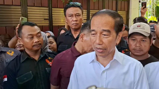 Jokowi Didesak Buka Kedok Dalang Isu Ijazah Palsu.