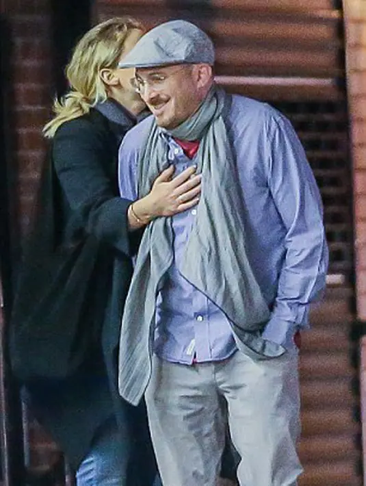 Secara resmi, pasangan Jennifer Lawrence dan Darren Aronofsky mengkonfirmasi hubungan mereka setelah keduanya tertangkap kamera tengah berciuman di jalan umum di kawasan New York beberapa waktu silam. (doc.mirror.co.uk)