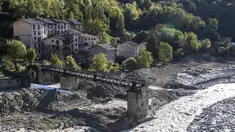 Jembatan yang rusak usai badai menerjang di Saint-Martin-Vesubie di dekat kota pesisir Nice, Prancis selatan (12/10/2020). (Xinhua/Syspeo.z)