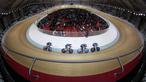 Tim balap sepeda Amerika Serikat berkompetisi pada babak kualifikasi nomor team pursuit putra UCI Track Nation Cup 2023 yang berlangsung di Jakarta International Velodrome, Rawamangun, Jakarta, Kamis (23/2/2023). (Bola.com/Bagaskara Lazuardi)