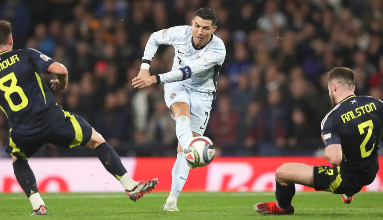 Portugal juga mampu melepaskan 14 tembakan dengan 4 di antaranya mengarah tepat ke gawang Skotlandia. (AP Photo/Scott Heppell)