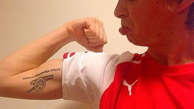 Bentuk Kecintaan The Gooners pada Arsenal Lewat Tato Keren