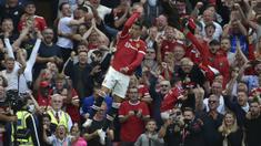 Pemain Portugal tersebut terus menjadi sorotan di lapangan. Setiap ia menyentuh bola, suporter MU menyambut dengan bergemuruh. Apalagi usai mencetak gol dan melakukan selebrasi yang biasa dilakukan olehnya. (Foto: AP/Rui Viera)