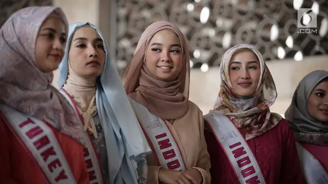 Tampil Anggun, Peserta Puteri Muslimah Asia 2018 Kunjungi Mesjid Istiqlal