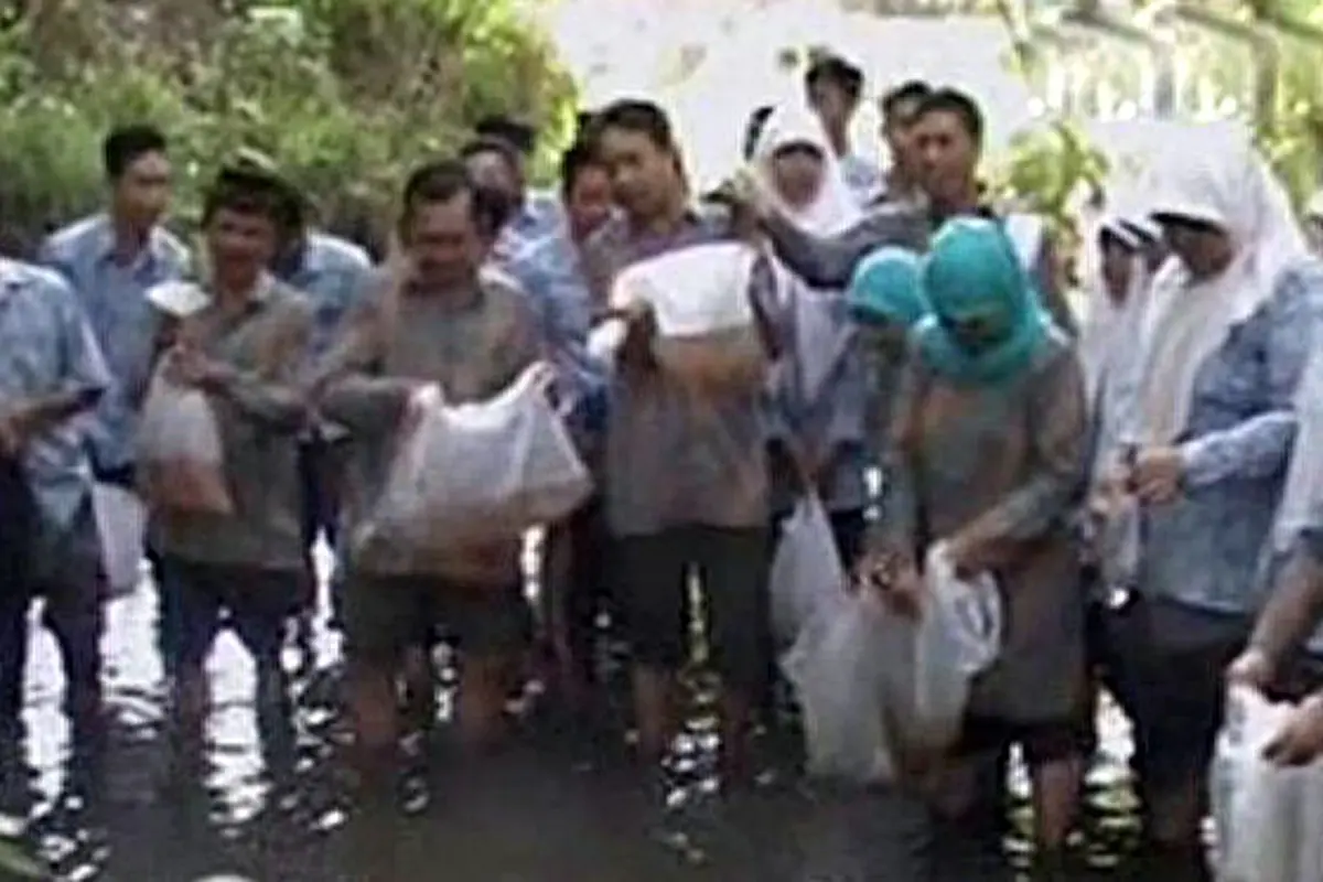 (lip6pagi) Tawuran Kelulusan+Rayakan Kelulusan Tabur Ikan