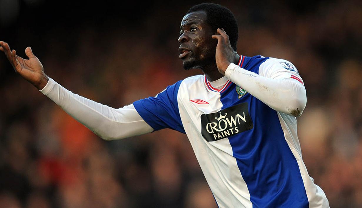 10. Christopher Samba (Kongo), bek Blackburn ini diperkirakan memiliki kekayaan mencapai 105 miliar rupiah. Kapten Rovers ini mulai meraup kekayaan saat bersama Anzhi Makhachkala di Liga Rusia. (AFP/Paul Ellis)
