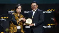 Direktur Utama Bank Mandiri, Darmawan Junaidi bersama Menteri Keuangan, Sri Mulyani saat Mandiri Investment Forum (MIF) 2025.