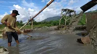 Pendulang Pasir Ketiban Berkah Banjir Bandang Bone Bolango