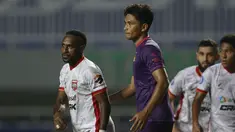 Debut Boaz Salossa bersama Borneo FC berujung kekalahan 0-1 dari Persik Kediri dalam laga pekan kedua BRI Liga 1 2021/2022 di Stadion Pakansari, Bogor, Jumat (10/9/2021). Boaz sendiri baru dimasukkan pada menit ke-75 menggantikan Guy Junior. (Foto: Bola.com/Ikhwan Yanuar)
