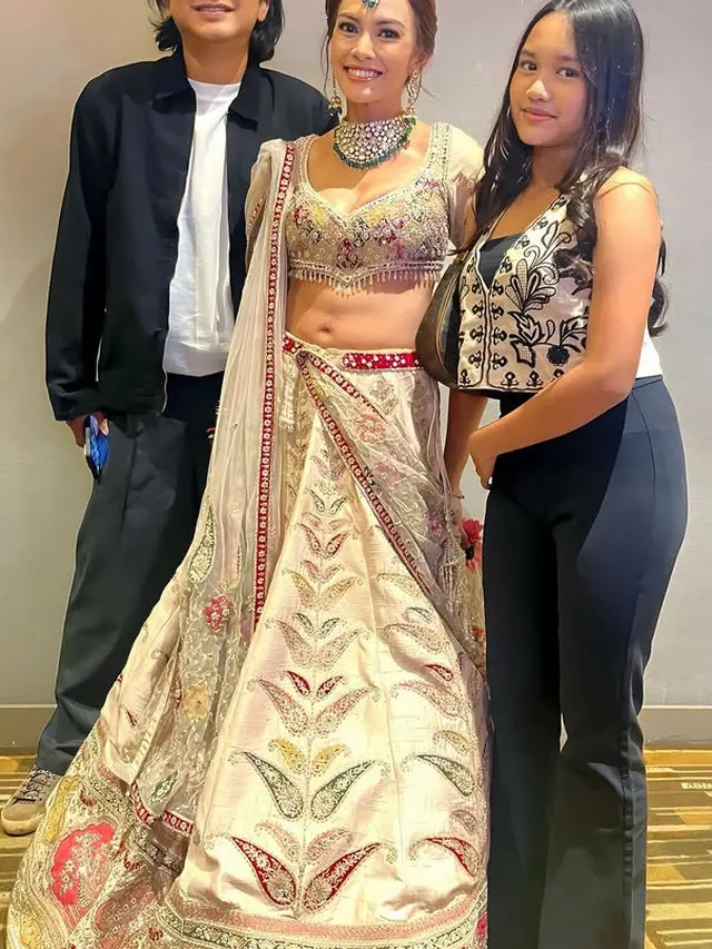 Masayu Anastasia Dibalut Lehenga saat Premier Film Terbarunya. [@masayuanastasia]